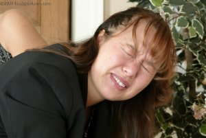 Real Spankings - Cindy Leaves Her Car Running - image 1