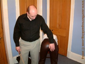 Northern Spanking - Lady In Leather - image 4