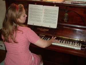 Northern Spanking - The Piano Lesson - image 1