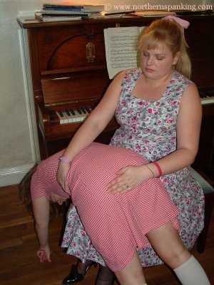 Northern Spanking - The Piano Lesson - image 7