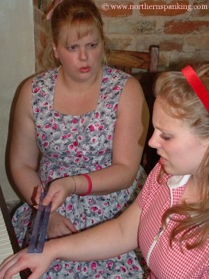 Northern Spanking - The Piano Lesson - image 9